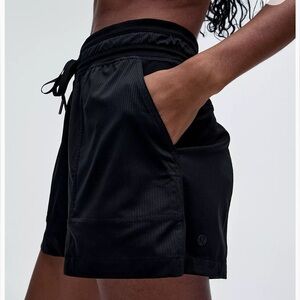 NWT Lululemon Dance Studio HR Short 3.5”